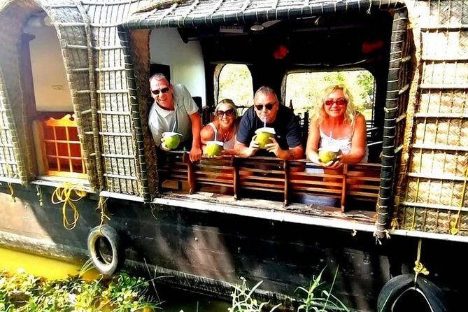 4 Days Best of Kerala Tour with Private Houseboat, Sightseeing & Car - Day 1: From Kochi Airport to Munnar – A Scenic Start