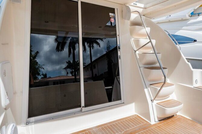 4-Hour 42 Meridian Yacht Rental with Captain in Miami Florida - An In-Depth Look at the 4-Hour Miami Yacht Experience