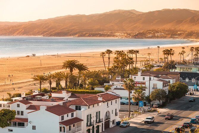 4-Hour private limo Tour of Los Angeles by a TV personality with Free Drinks - The Experience: What You Can Expect