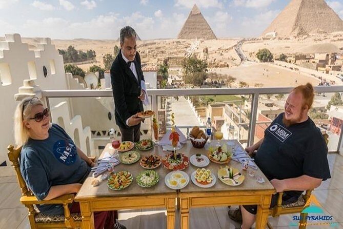 4-Hours Private Dinner at Great Pyramid Inn With Pyramids View - The Experience in Detail: What to Expect