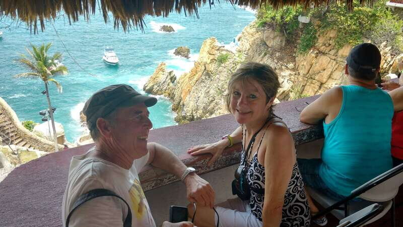 .4-Hrs Cruise or Hotels City Tour Experience w/High Divers - How the Day Unfolds