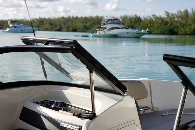42 Ft Private Yacht Miami, rent for 2 our 4 hours, for 12 people - What the Experience Looks Like