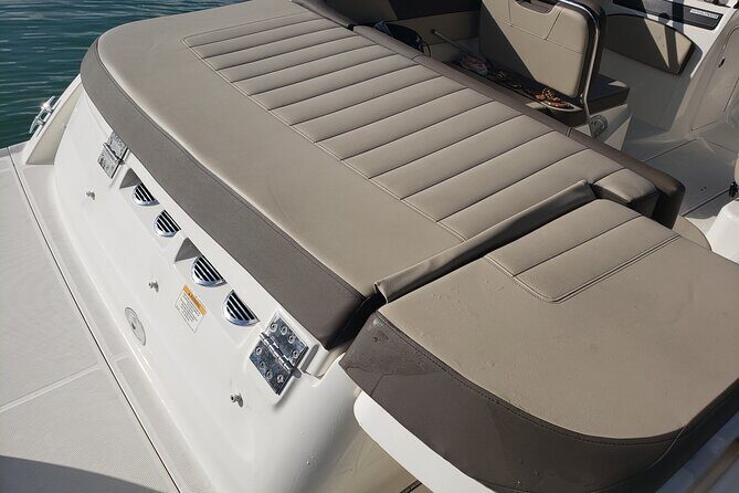 42 Ft Private Yacht Miami, rent for 2 our 4 hours, for 12 people - Who Should Consider This?