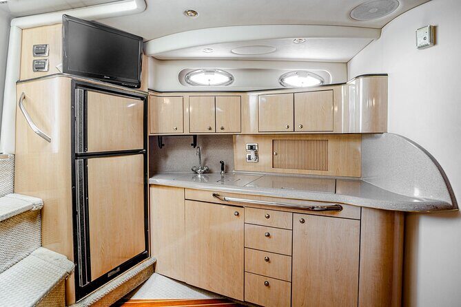 45ft 1 Hour FREE Miami Yacht Rental 3 to 6 Hours 13 People - Who Is This Tour Best For?