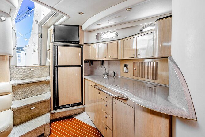 45ft 1 Hour FREE Miami Yacht Rental 3 to 6 Hours 13 People - FAQ