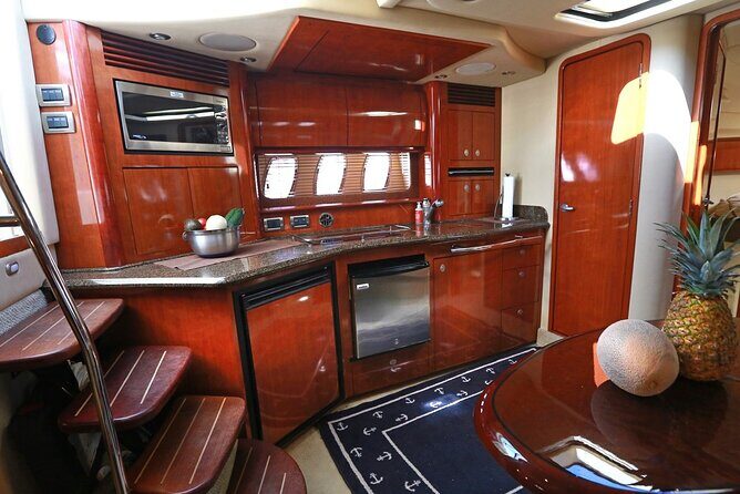 4H private 40' Yacht All-Inclusive in Tulum & Playa del Carmen - Gourmet Snacks and Unlimited Drinks