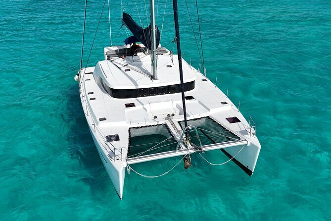 4hrs/60ft Luxury Catamaran Private Charter Cancun to Isla Mujeres - Key Points