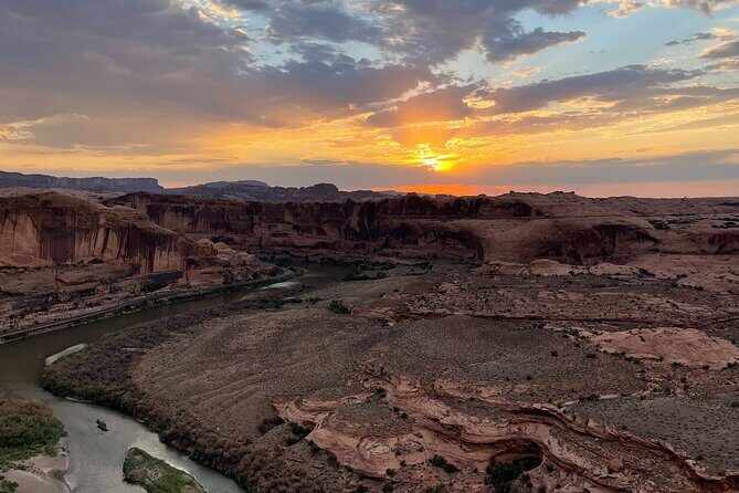 4x4 Hell's Revenge Jeep Tour - A Deep Dive into the Experience
