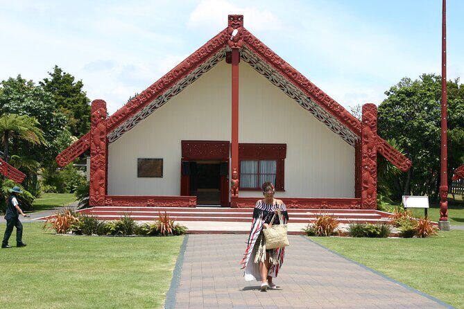 5-Day Bay of Islands, Auckland, Hobbiton, Rotorua & Waitomo Tour - FAQ