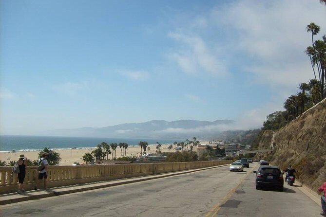 5-Hour Limo Tour of Hollywood, Beverly Hills, Santa Monica Venice and Malibu! - Key Points