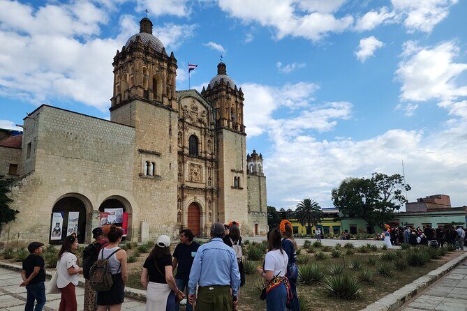 5 Hours Guided Day of The Dead Evening Walking Tour in Oaxaca - Authenticity and Real-Life Experiences