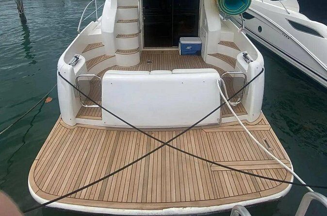 50ft, 1 Hour FREE Miami Yacht Rental, 2 to 6 Hours, 13 People - Frequently Asked Questions