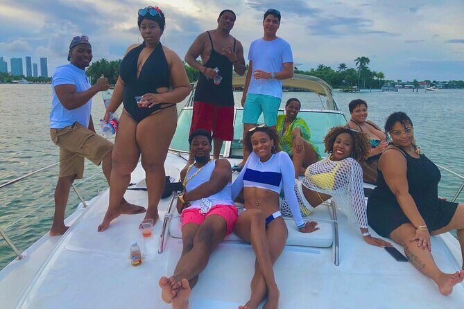 50ft Luxury Yacht Tour in Miami Beach Captain, Champagne & Party! - FAQ