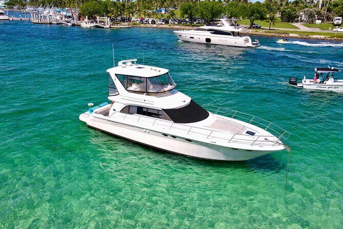 52' Yacht Rental in Miami Beach with Experienced Captain - Who Will Love This Experience?