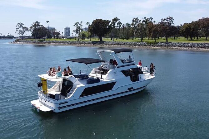59' Paradise Party Yacht - Adventure Cruises San Diego com - Setting the Scene: What to Expect on the 59 Paradise Party Yacht