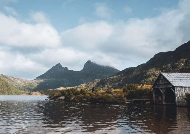 6 Day Tassie Tour Bundle: Island Icons - Day 1 & 2: Wilderness and Scenic Marvels at Cradle Mountain & Wineglass Bay