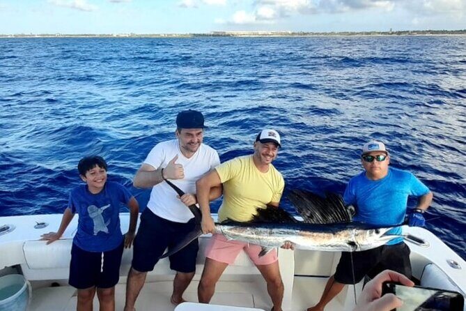 6 Hour Private Fishing Tour in Puerto Aventuras Riviera Maya - Food and Drinks