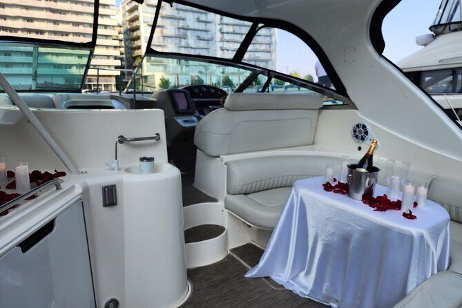 60-Minute Toronto Luxury Yacht Sightseeing Prosecco Cruise! - Key Points