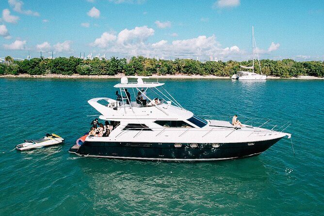 60ft 1 Hour FREE | Miami Yacht Rental | 3 to 6 Hours | 13 People - Key Points