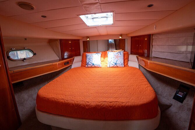 60ft 1 Hour FREE | Miami Yacht Rental | 3 to 6 Hours | 13 People - Who Should Consider This Tour?