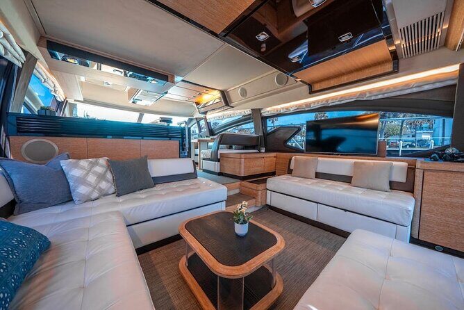 68ft LUXURY AZIMUT - Experiencing Miami from the Water: What You Can Expect