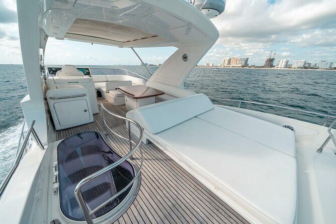 68ft LUXURY AZIMUT - Why Choose This Yacht Tour?