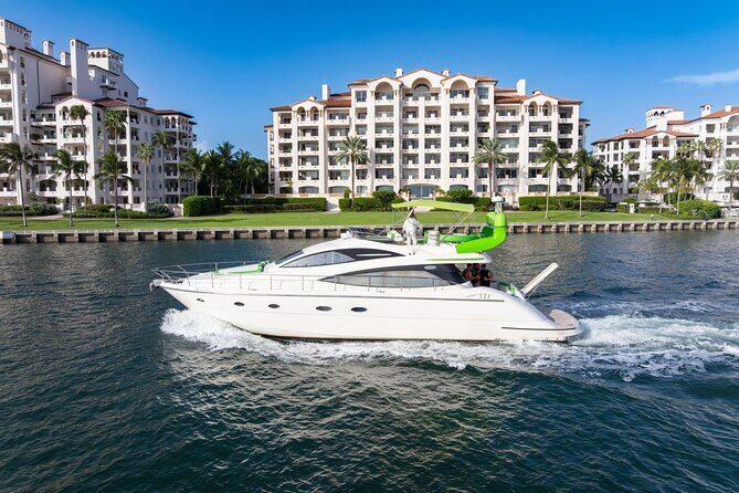 70ft 1 Hour FREE | Miami Yacht Rental | 3 to 6 Hours | 13 People - Key Points