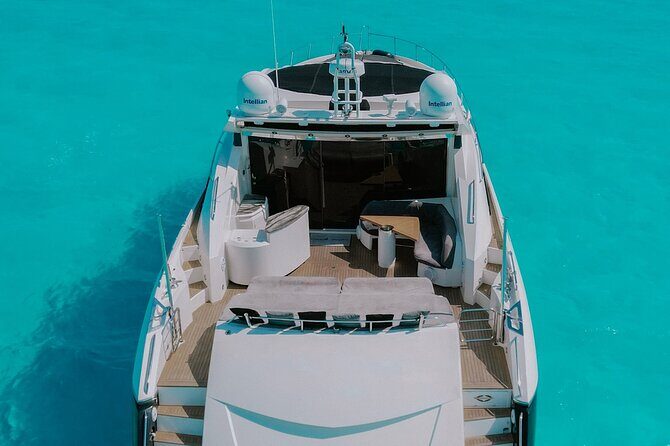 82 Feet Mega Yacht Rental up to 15pax in Cancun - Who Will Love This Yacht Experience?