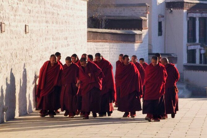 9 Days Lhasa Gyantse Shigatse Everest Namtso Group Tour - Authentic Experiences and Practical Tips