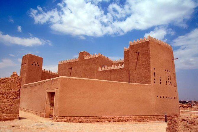 9 Days Riyadh, Edge of the World & Jeddah Tour - Desert Safari and Outdoor Adventures