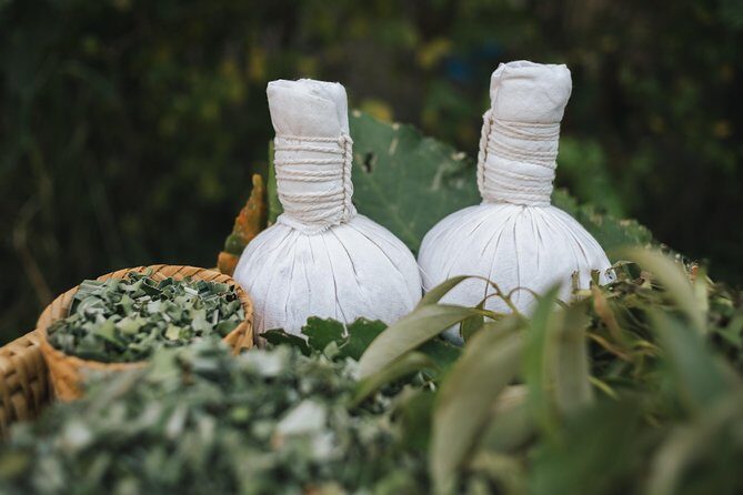 90 mins of Relaxing Foot and Back with thai balm or Oil - Who Will Love This Experience?