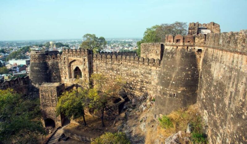 A Day Tour of Orchha & Jhansi Fort from Khajuraho with Guide - Key Points