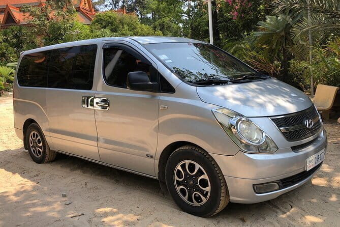 A day trip transfer sightseeing Phnom Penh Siem Reap - Key Points