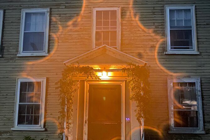 A Ghost Hunting Tour Specters and Apparitions in Salem - A Practical and Fun Exploration of Salem’s Haunted Past