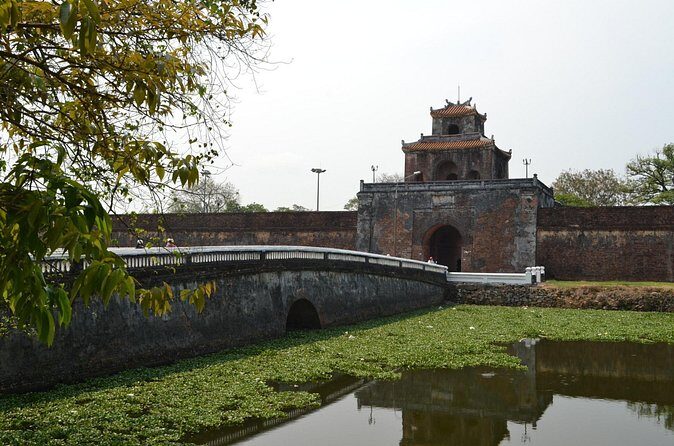 A Glimpse of Hue Tour - Return and Reflection