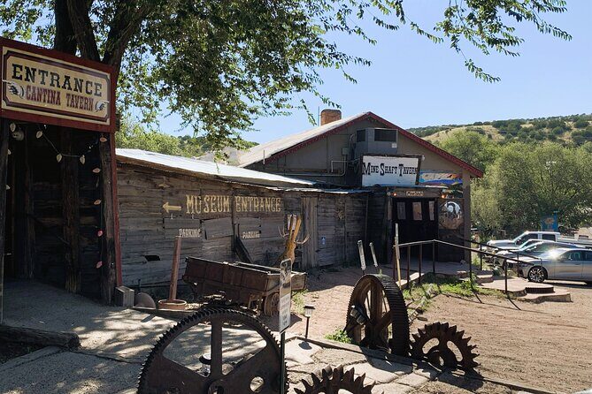 A Self Guided Audio Tour of Madrid New Mexico Ghost Town - Key Points