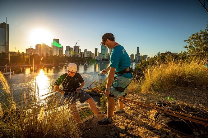 Abseiling the Kangaroo Point Cliffs in Brisbane - The Pros and Cons
