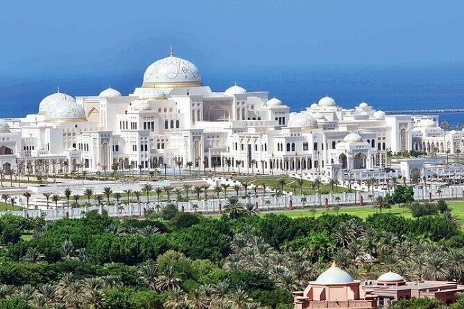 Abu Dhabi City Tour, Grand Mosque, Emirates Palace And The Louvre - A Practical Guide to the Abu Dhabi City Tour