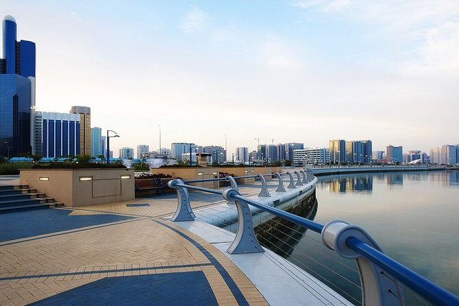 Abu Dhabi City Tour with Warner Bros. Park - Key Points