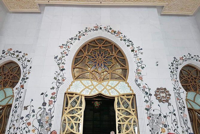 Abu Dhabi Full Day City with Grand Mosque Visit , Ferrari World Stop - Who is This Tour Best For?