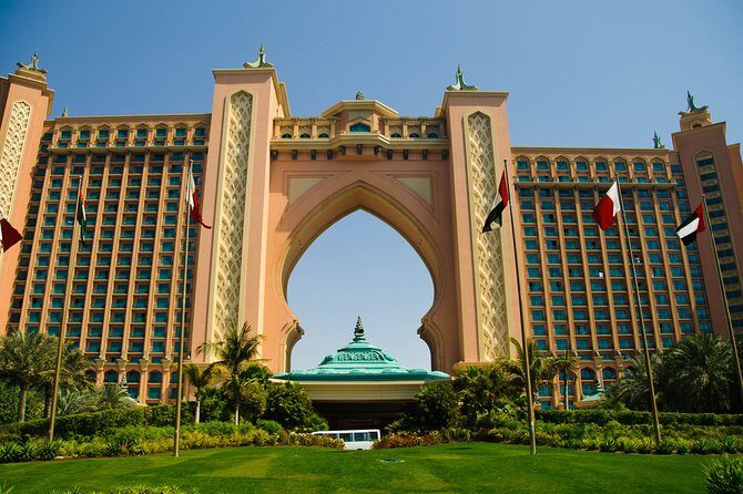 Abu Dhabi Grand Mosque, Etihad Towers & Royal Palace Visit from Dubai - FAQs