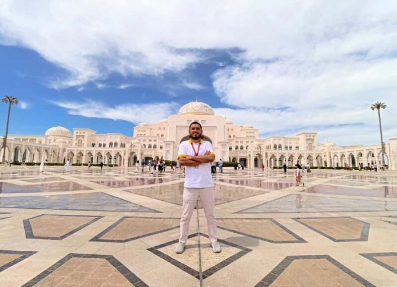 Abu Dhabi: Inside Qasr Al Watan Walking Tour - Key Points