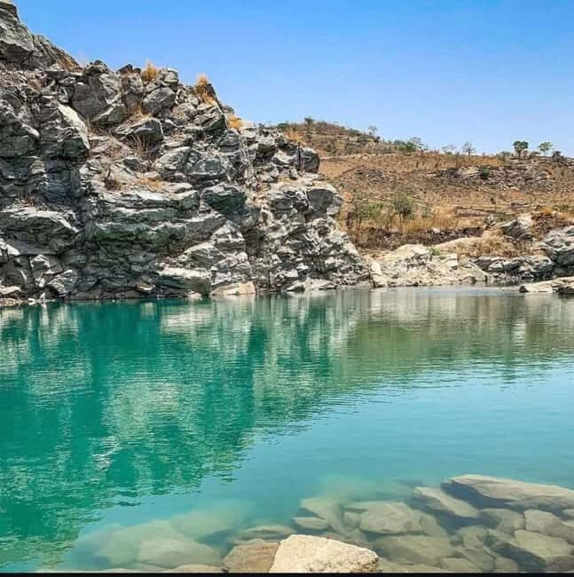Abuja: Explore Ushafa Crush Rock with lunch - Arrival at Ushafa Crush Rock: Geological Marvels