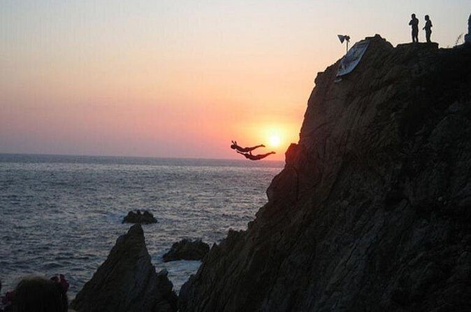 Acapulco Cliff Divers at Night - FAQs