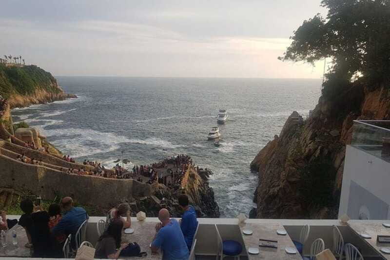 -Acapulco: Cliff Divers Experience w/ Al Pastor Tacos Dinner - Who Should Consider This Tour?