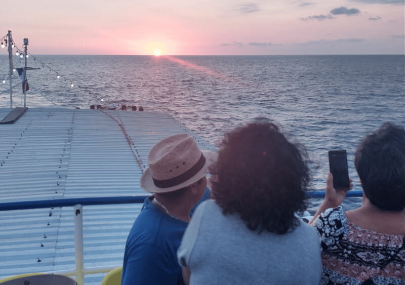 Acapulco: Sunset Party Boat Tour with Open Bar - Key Points