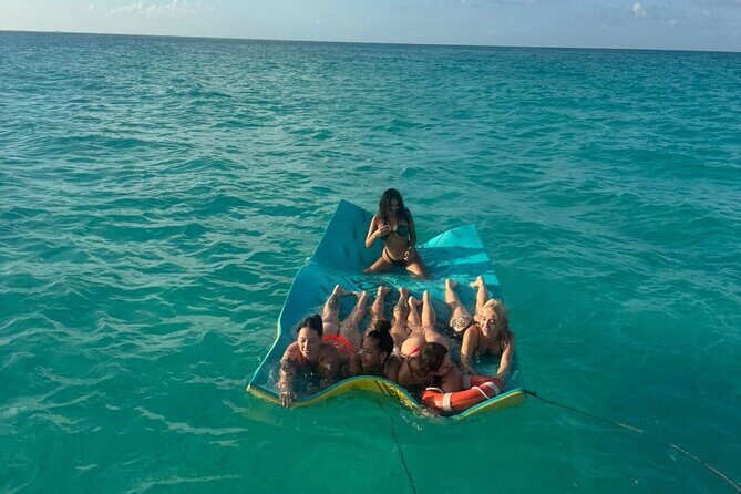 Addictive Private Yacht in Cancun 6 hours - What is the Addictive Private Yacht Tour?