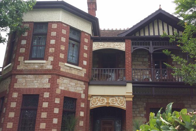 Adelaide Walking Tour: Grand Mansions and Sub-Divisions - A Walk Through History and Architecture