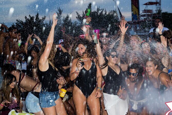 Adults only Hip Hop Sessions Boat Party Cancun - The Crew and Atmosphere