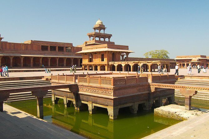 Affordable transfer from Jaipur to Agra via Fatehpur Sikri - Comfort, Vehicles, and Safety